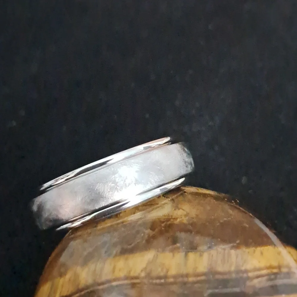 Wire Matte‎ Finished Groove Band Mens Ring. Sizes 9, 10 & 11.